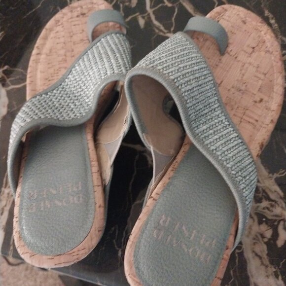 Donald Pliner - Picture 7 of 7